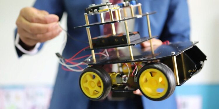 Köy okulunda geleceğin mühendisleri yetişiyor! Öğretmen Eren’in azmiyle hayaller gerçeğe dönüyor 🌟🇹🇷