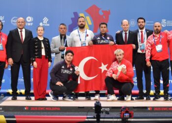Yusuf Fehmi Genç halterde destan yazdı! Avrupa rekorlarıyla, iki altın madalya kazandı 🇹🇷🥇