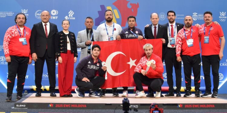 Yusuf Fehmi Genç halterde destan yazdı! Avrupa rekorlarıyla, iki altın madalya kazandı 🇹🇷🥇
