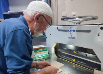 70 Yaşındaki Usta, Kutsal Kitapları Ciltlemeye Devam Ediyor! 🥰🙏