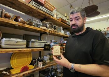 Geçmişten gelen bir tutku: Sercan Morcu, ailesinden aldığı ilhamla kaybolmaya yüz tutmuş objeleri gün yüzüne çıkarıyor! 🏡💡