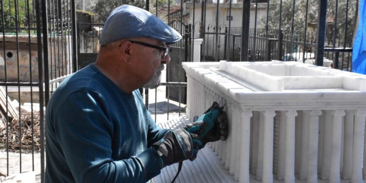 55 yıllık ustalıkla işlenen eser, Çanakkale’yi genç kuşaklara hissettirmek için sergileniyor ✨🪨