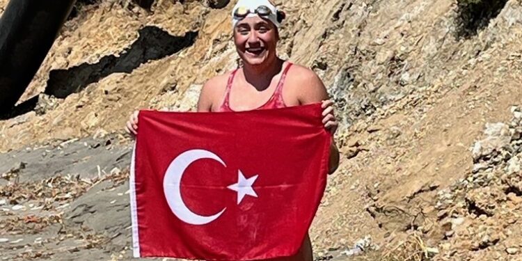 Genç Türk yüzücü okyanusların en zorlu parkurunda: Aysu Türkoğlu’nun sıradaki hedef Kaiwi Kanalı!