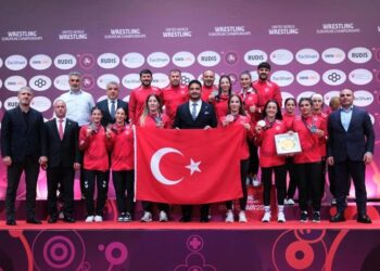 Türk kadınının gücü güreş minderinde! Avrupa’da 7 madalya birden geldi 🥈🥉🇹🇷