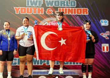Türk halteri, gençlerde de şahlanıyor! Fatmagül Çevik, dünya şampiyonu oldu 🏆🇹🇷