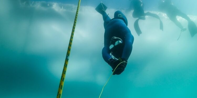 Şahika Ercümen’den Baykal Gölü’nde Rekor Dalış! 💙🌍