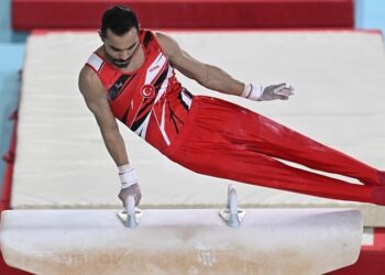 Milli cimnastikçi Ferhat Arıcan zirvede! Paralel barda dünya şampiyonluğu geldi ✨🤸♂️