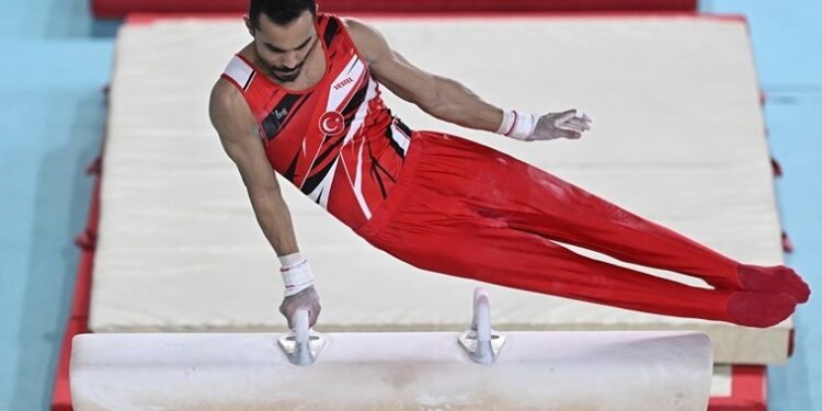 Milli cimnastikçi Ferhat Arıcan zirvede! Paralel barda dünya şampiyonluğu geldi ✨🤸♂️