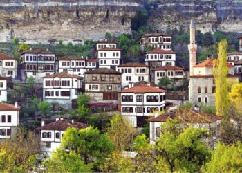 Türkiye, sürdürülebilir turizmde dünya arenasında parlıyor: Nemrut Dağı örnek oldu! ⛰️🌳