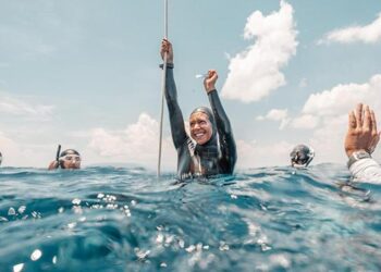 Türk Serbest Dalışçı Ellialtıoğlu’ndan Uluslararası Başarı: Filipinler’de Rekor Kırdı 🇹🇷