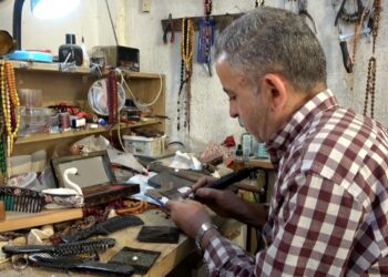 Sivas’ta unutulmaya yüz tutan sanat canlanıyor: Kemik taraklar sanat eserine dönüşüyor! ✨🎨