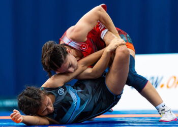 Ay-Yıldızlı Güreşçiler, Budapeşte’yi salladı: Evin Demirhan Yavuz, altın madalya ile zirvede! 🌟🤼‍♀️