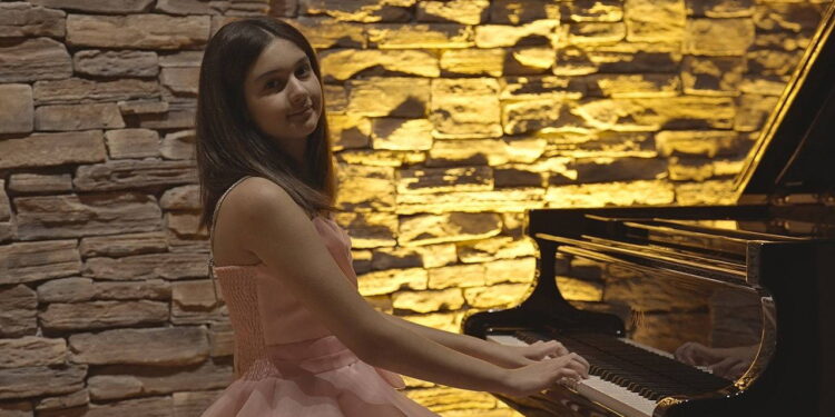 Türk Piyanist Elif Naz Ertuğrul, Salzburg Mozarteum Üniversitesi’ne kabul edilen en genç Türk oldu! 🎹🇹🇷