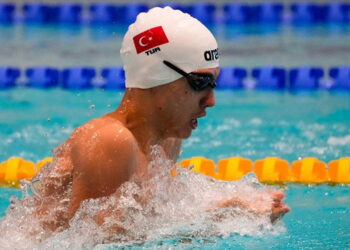 Genç yüzücülerimizden tarihi başarı: Türkiye EYOF’ta altın madalyayı kucakladı! 🏊♂️🌟