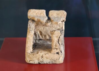 Dünyanın ilk ev modeli Diyarbakır Müzesi’nde sergileniyor! 🏡🌟