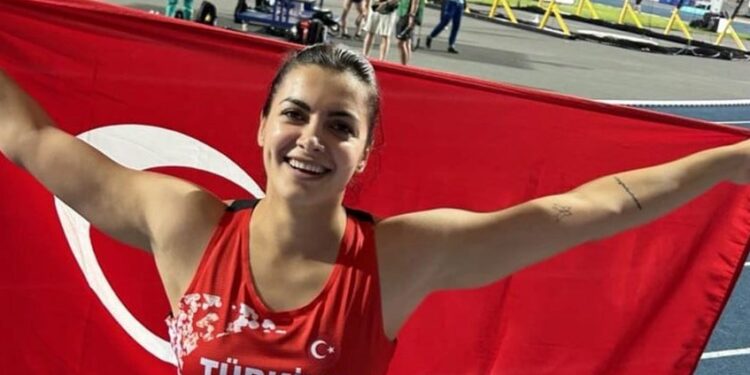 Esra Türkmen’den Cirit Atışında Tarihi Altın Madalya! 🥇🇹🇷