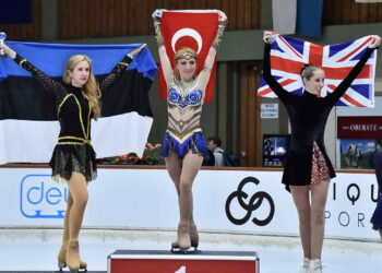 Naz Arıcı, Dünya Masterlar Artistik Buz Pateni şampiyonu oldu! ⛸️🏅