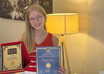 Türkiye’nin yeni müzik dehası Aylin Kılıç’tan piyano ile tarihi başarı: 9 yaşında lise diploması aldı 👏🏻🥳
