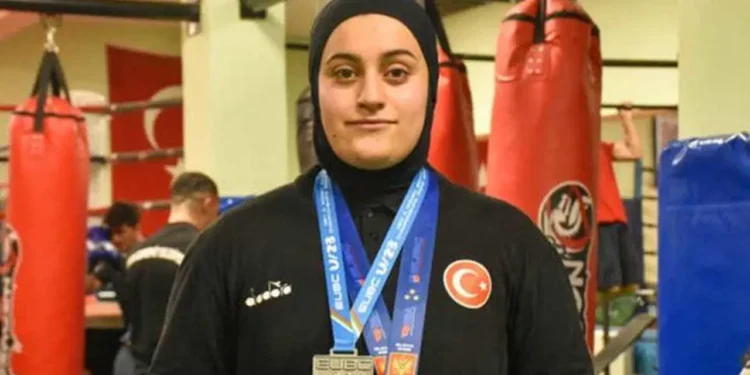 Şeyma Düztaş dünya üçüncüsü oldu! Milli sporcudan tarihi başarı, bronz madalya geldi 🇹🇷🥊