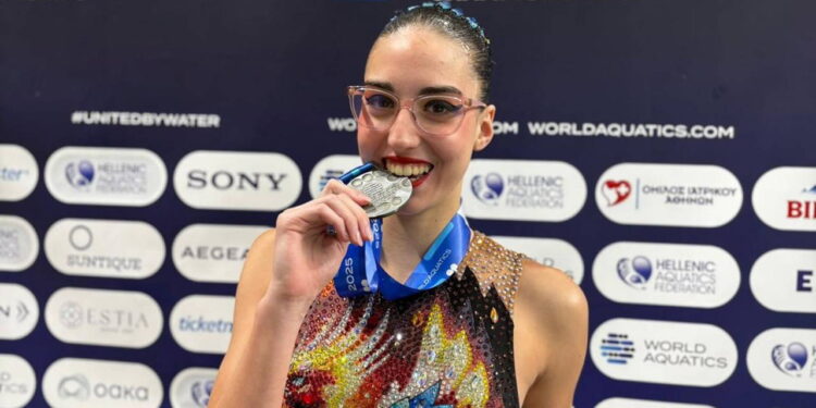 Türk artistik yüzmesinde bir ilk! Selin Hürmeriç, dünya şampiyonasında madalya alan ilk sporcumuz oldu 💫💧