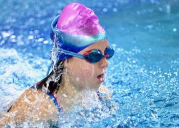 Down sendromlu sporcu Pelinsu yüzmede üç stilde yarışacak seviyeye ulaştı