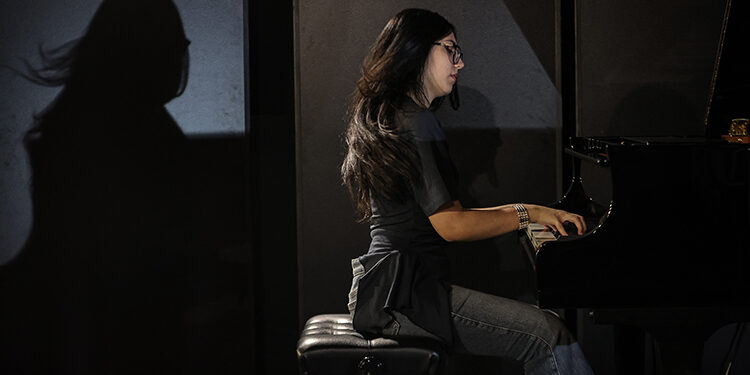 16 Yaşındaki Türk Piyanist Arya Su Gülenç Hollanda’da Dünya Birincisi Oldu