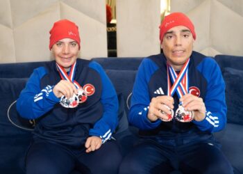 Spora erişimle güçlenen bir yolculuk: İkiz kardeşler dünya sahnesinde