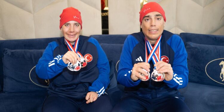 Spora erişimle güçlenen bir yolculuk: İkiz kardeşler dünya sahnesinde